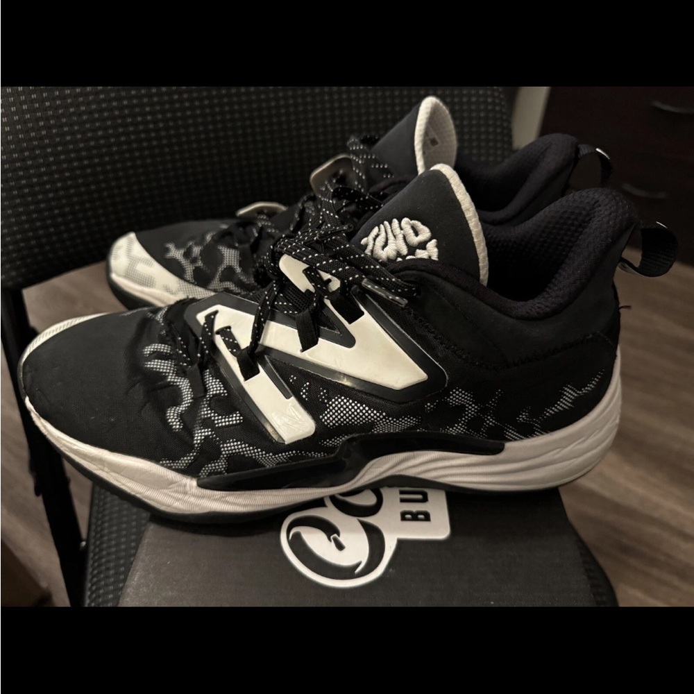 New Balance Black and White Two Wxy 3 basketball shoes